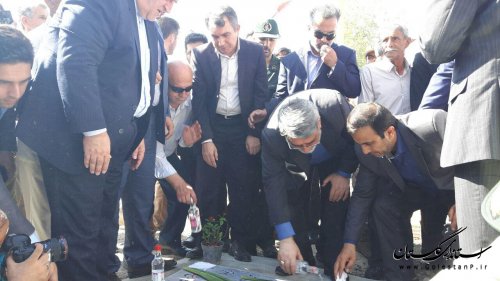 ادای احترام وزیر کشور به مقام شامخ شهدای گمنام شهرستان گمیشان