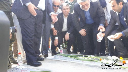 ادای احترام وزیر کشور به مقام شامخ شهدای گمنام شهرستان گمیشان