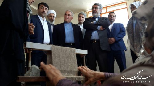 وزیر کشور از پل تاریخی آق قلا و شرکت تعاونی تولیدی فرش و صنایع دستی بازدید کرد
