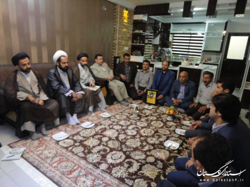 دیدارمعاون فرماندارعلی آباد کتول ازخانواده های شهدا به مناسبت هفته دولت