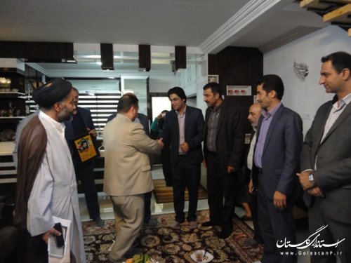 دیدارمعاون فرماندارعلی آباد کتول ازخانواده های شهدا به مناسبت هفته دولت