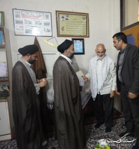 دیدارمعاون فرماندارعلی آباد کتول ازخانواده های شهدا به مناسبت هفته دولت