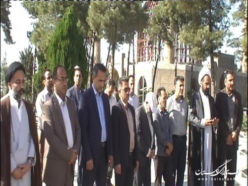 غبارروبی و عطرافشانی گلزار شهدای علی ابادکتول به مناسبت آغاز هفته دولت