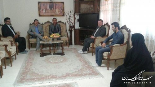 ديدار مديركل راه و شهرسازي گلستان با خانواده شهدا به مناسبت هفته دولت
