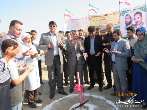 مراسم کلنگ زنی مجتمع صنعتی پرورش شتر مرغ در شهرستان گمیشان برگزار شد