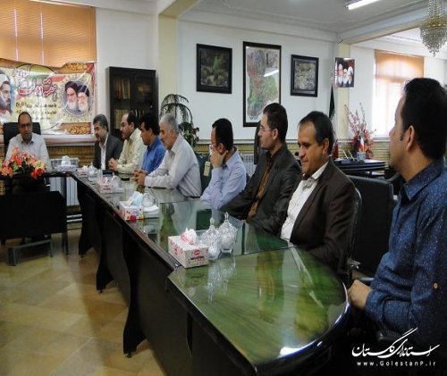 ديدار كاركنان مديريت آموزش و پرورش شهرستان با فرماندار به مناسبت هفته‌ دولت