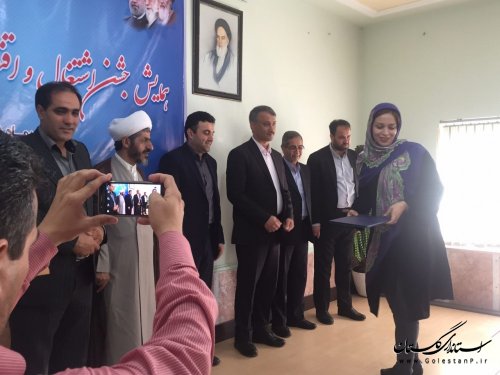 تجلیل از کارآفرینان و تولید کنندگان نمونه شهرستان گنبد کاووس