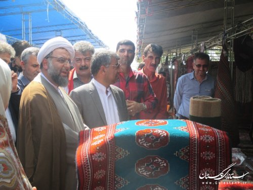 بازدید معاون فرماندار از جشنواره فرش ترکمن و صنایع دستی
