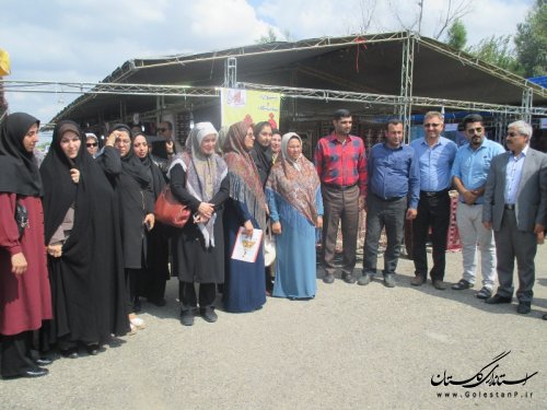 بازدید معاون فرماندار از جشنواره فرش ترکمن و صنایع دستی