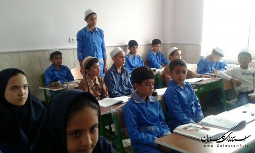 حضور فرماندار ترکمن در مدرسه ابتدایی روستای اورکت حاجی