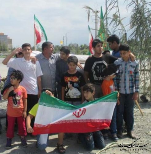 مشت های گره خورده غیور مردان کوچک گلستانی در هم فشرده شد