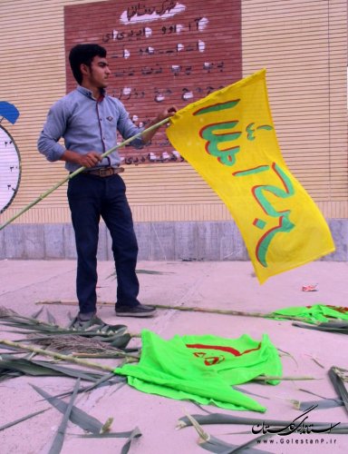 مشت های گره خورده غیور مردان کوچک گلستانی در هم فشرده شد