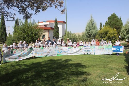 بازدید فرماندار مراوه تپه از نمایشگاه نقاشی هفته گردشگری