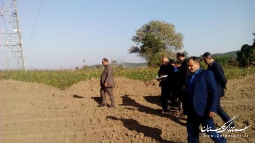 بازدید فرماندار علی آبادکتول از روند اجرای تسطیح اراضی کشاورزی