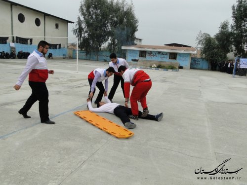 مانور پدافند غیر عامل در دبیرستان نمونه دولتی بشارت بندرگز برگزار شد