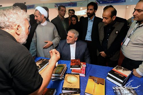 بازدید استاندار گلستان از دهمین نمایشگاه کتاب استان