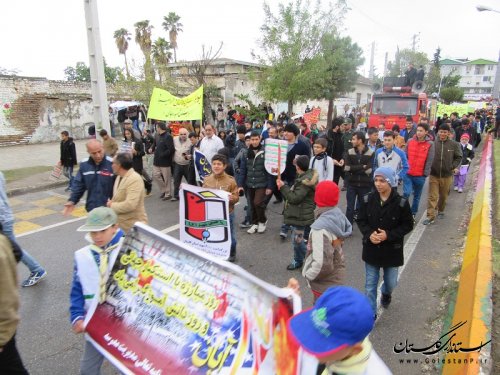 مراسم باشکوه راهپیمایی 13 آبان در شهرستان ترکمن برگزار شد