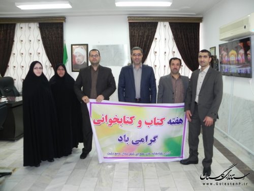 پرسنل کتابخانه فردوسی مینودشت با فرماندار این شهرستان دیدار کردند