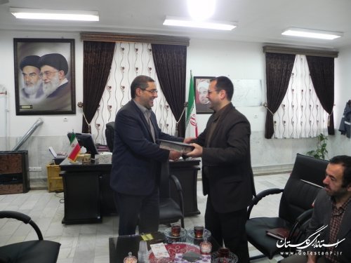 پرسنل کتابخانه فردوسی مینودشت با فرماندار این شهرستان دیدار کردند