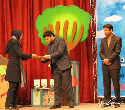 كتاب خوانان برتر و برگزيدگان جشنواره كتاب همراه تجليل شدند