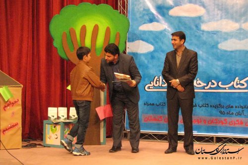 كتاب خوانان برتر و برگزيدگان جشنواره كتاب همراه تجليل شدند