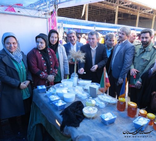 بازدید و قدردانی فرماندار شهرستان آق قلا از برگزار کنندگان نمایشگاه اقتصاد مقاومتی