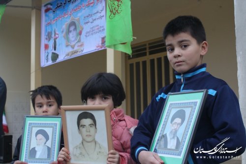 نصب پرچم مقدس جمهوری اسلامی ایران بر سردر منازل شهدای شهرستان مراوه تپه