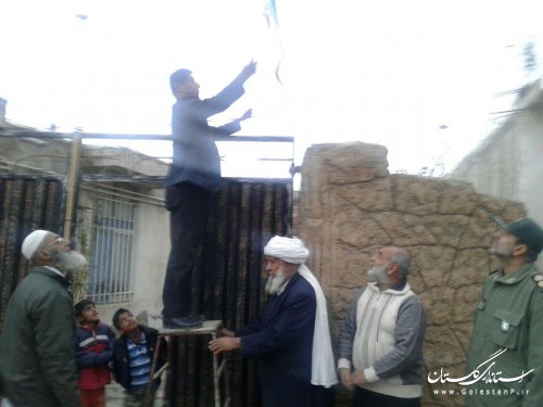 آیین نصب پرچم  در سر درب منازل خانواده  شهدای روستاهای گالیکش