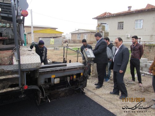 بازدید فرماندار گمیشان از اجرای طرح هادی(آسفالت معابر) روستای بصیر آباد