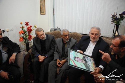 رئیس مجلس با خانواده شهید سروان سید مهدی حسینی دیدار کرد