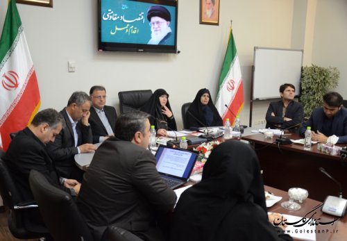 تمامی مصوبات کارگروه بانوان و خانواده را پیگیری و اجرا می کنیم