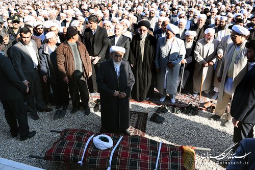 پیکر امام جمعه فقید اهل سنت بندر ترکمن تشییع شد