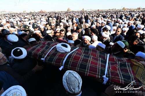 پیکر امام جمعه فقید اهل سنت بندر ترکمن تشییع شد