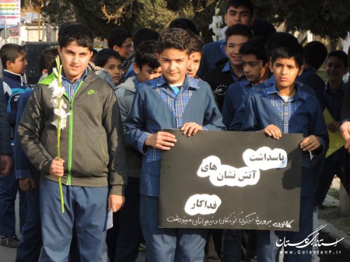 دانش آموزان دبستان شهید رضائی مینودشت با آتش نشانان ابراز همدردی کردند