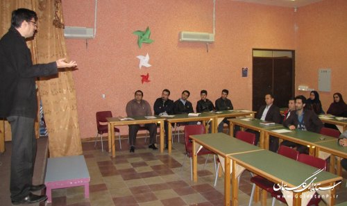 کارگاه آموزشی' فن و هنر عکاسی' و اصول خبرنویسی در کانون گلستان برگزار شد