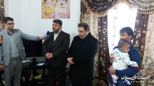 بازدید فرماندار ومدیر ستاد اجرایی فرمان حضرت امام (ره) از خانواده تحت پوشش بیمه برکت