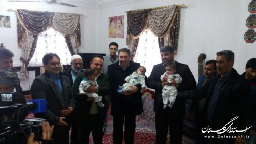 بازدید فرماندار ومدیر ستاد اجرایی فرمان حضرت امام (ره) از خانواده تحت پوشش بیمه برکت