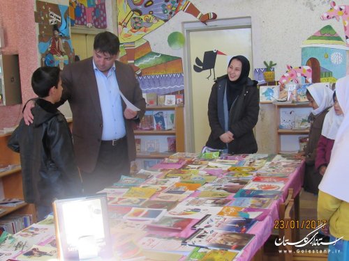 تجلیل فرماندار گمیشان از برگزیده شهرستان در جشنواره استانی رشته نقاشی کودک