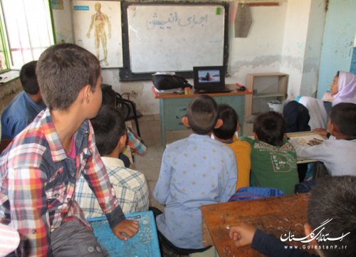 علاقه مندی کودکان و نوجوانان روستایی گمیشان به فعالیت های فرهنگی هنری کتاب خانه سیار