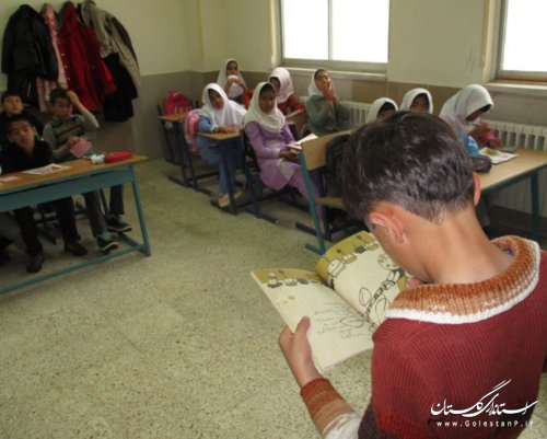 علاقه مندی کودکان و نوجوانان روستایی گمیشان به فعالیت های فرهنگی هنری کتاب خانه سیار