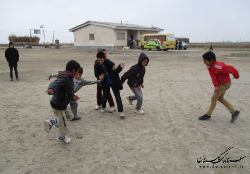 علاقه مندی کودکان و نوجوانان روستایی گمیشان به فعالیت های فرهنگی هنری کتاب خانه سیار