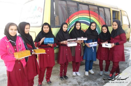 علاقه مندی کودکان و نوجوانان روستایی گمیشان به فعالیت های فرهنگی هنری کتاب خانه سیار