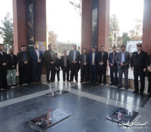 در اولین روز از دهه مبارک فجر گلزار شهدای گمنام علی آبادکتول عطرافشانی شد