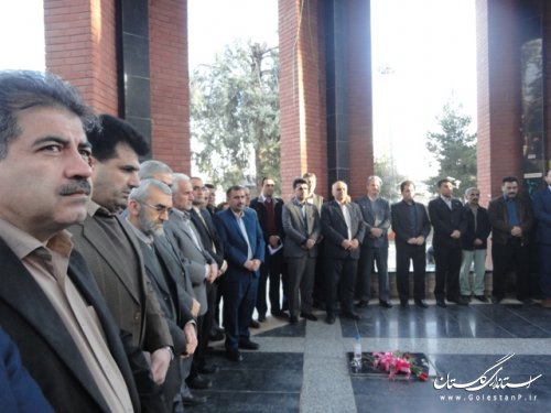 در اولین روز از دهه مبارک فجر گلزار شهدای گمنام علی آبادکتول عطرافشانی شد