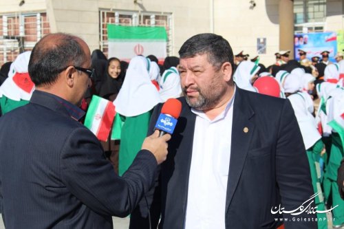 نواخته شدن گلبانگ انقلاب در مدارس شهرستان آزادشهر