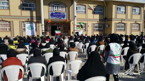 زنگ انقلاب در دبیرستان شهید مختوم بندر ترکمن به دست فرماندار نواخته شد