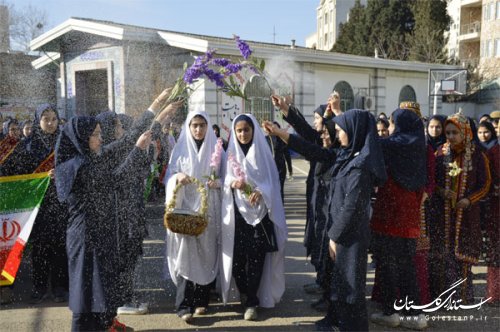 نسل جوان با دقت و هوشیاری برای حفظ دستاوردهای انقلاب تلاش کند
