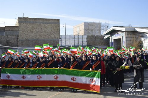 نسل جوان با دقت و هوشیاری برای حفظ دستاوردهای انقلاب تلاش کند
