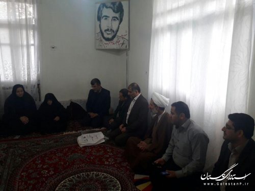 فرماندار بندرگز با خانواده های شهیدای انقلاب و فاجعه منا دیدار کرد