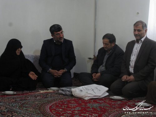 فرماندار بندرگز با خانواده های شهیدای انقلاب و فاجعه منا دیدار کرد